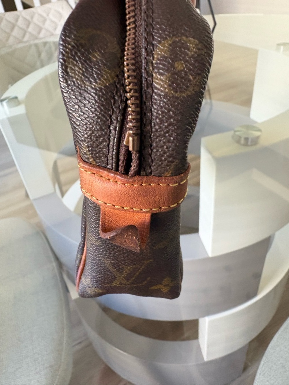 Louis Vuitton Brown Monogram Canvas Men's and women’s Pouch - Picture 3 of 7